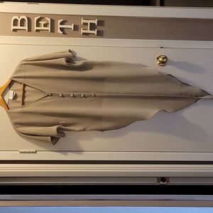 Short sleeve shirt with matching jacket.